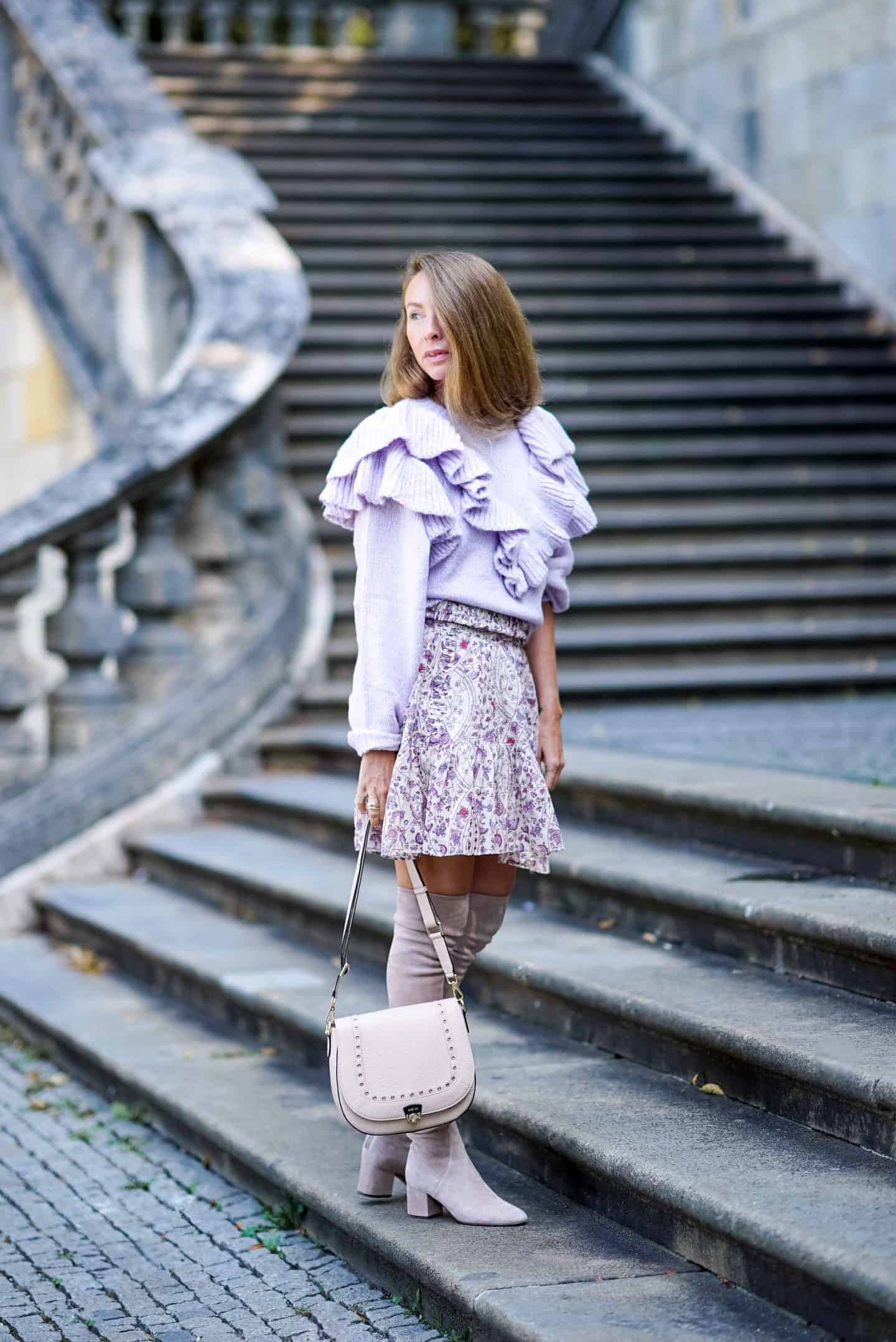 Bloggerin Nicki Nowicki in einem zarten Herbstoutfit